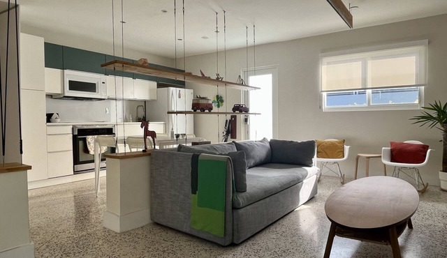 Cozy entire house in excellent location , close Brickell , Coconut Grove