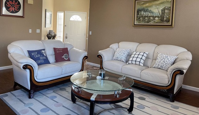 Cozy Entire House in Elk Grove 3b/2b with big yard