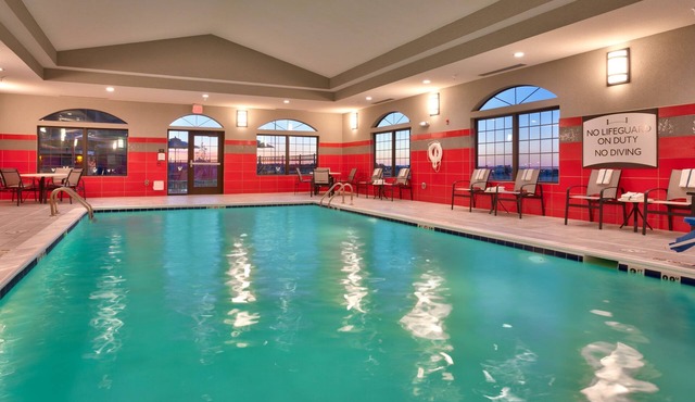 Cozy, Equipped, Spacious | Suite with FREE Breakfast, Hot Tub Access