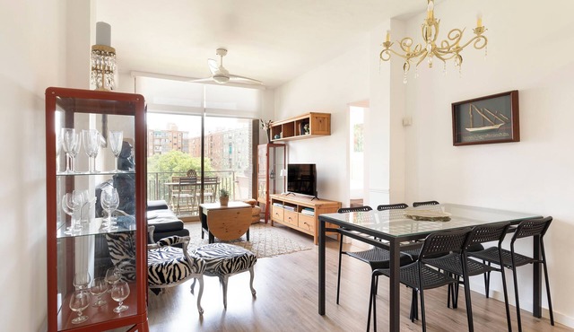 Cozy Apartment near Fira Gran Via with AC