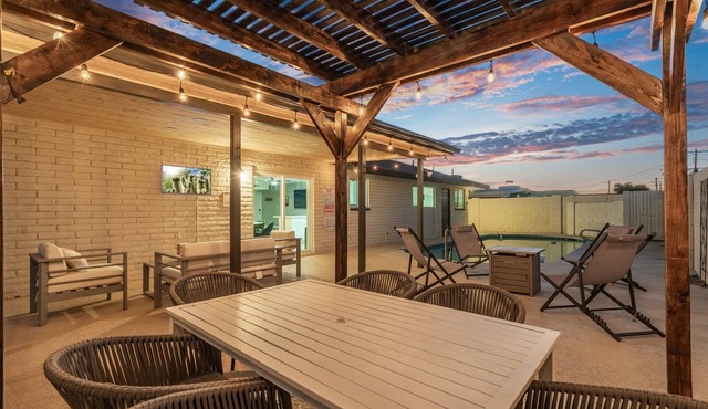 Cozy Escape-Heated Pool-Perfect Location-SpringTRN
