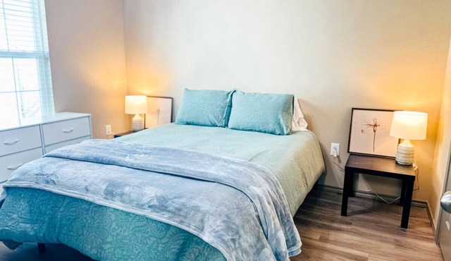 Cozy Escape - Newly Renovated 10 min to Beach