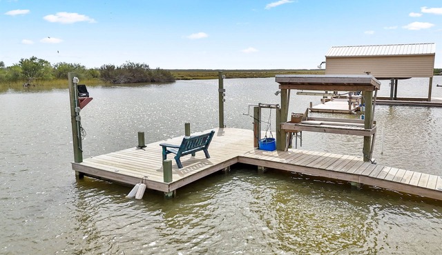 Cozy Escape on The Caney Creek - Sargent, Tx - Excellent Fishing