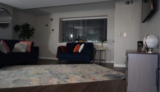 Cozy Escape w/Fireplace seconds away from Cherry Hill Mall