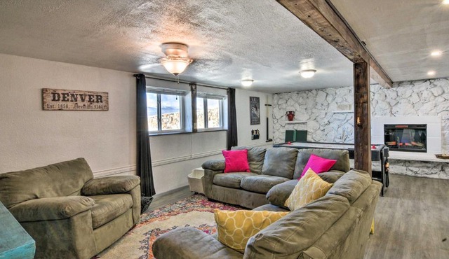 Cozy Escape with Shared Outdoor Hot Tub and Mtn Views!