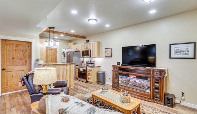 Cozy Eureka Getaway - Hike, Bike, Hunt & Fish!