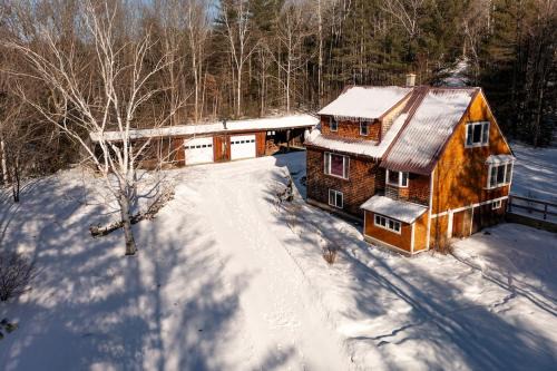Cozy Every Season Cabin Perfect for Families