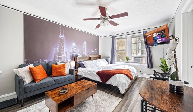 Cozy Extended Stay: King Bed/Fully Equipped/Train