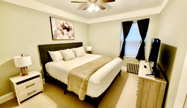 Cozy Extended Stay: King Bed/Fully Equipped/Train