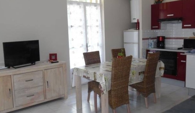 Cozy F2 Apartment with Balcony in Amélie-les-Bains Center, 4 Guests, Near Spa, Pet-Friendly