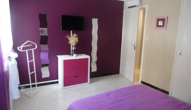 Cozy F2 Apartment with Balcony, Parking, and Easy Access to City Center and Thermal Baths