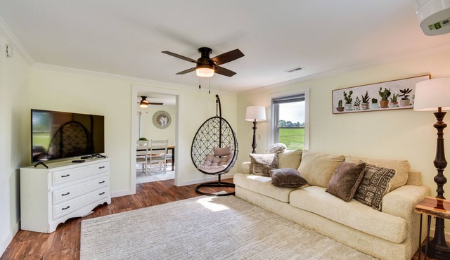 Cozy Fair Play Home w/Deck 4 Mi to Lake Hartwell!