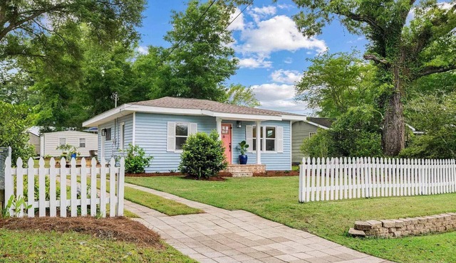 Cozy Fairhope Cottage – Walk to Fly Creek Marina and Sunset Point Restaurant!