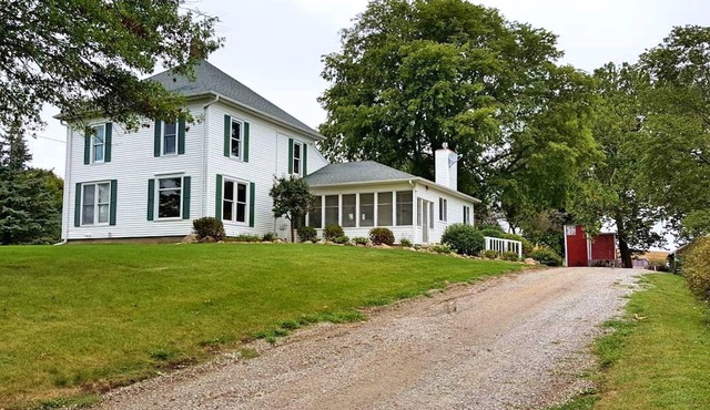 Cozy Family Accommodation for Five Guests in Montezuma, Iowa