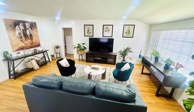 Cozy Family and Friend 3BR Near Disneyland & Universal with Parking
