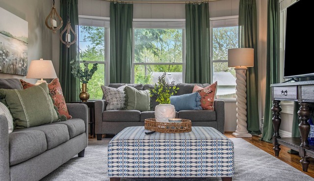 Cozy Family Benson Home, 3BR, BBQ & Fenced Yard!