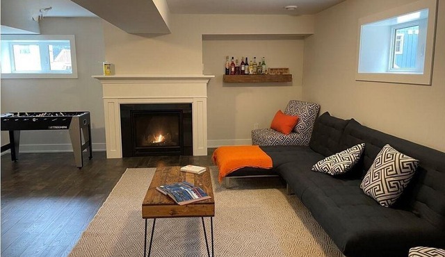 Cozy family home across the Blue Mountain South Lift, 1km to the Village.