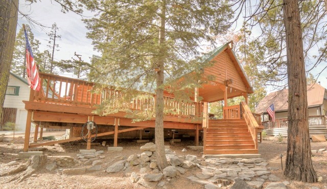 Cozy Family Cabin with Great Outdoor Space in Ideal West Village Location