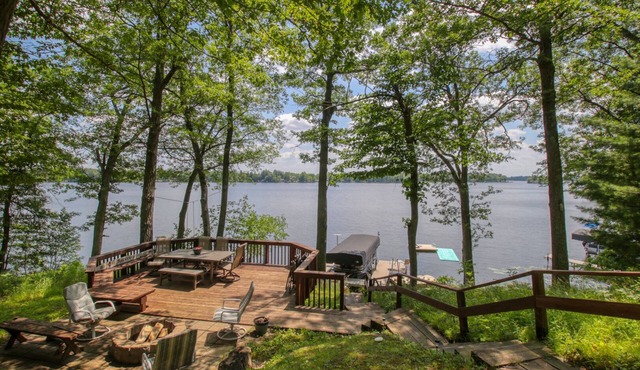 Cozy Family Cabin with beautiful lake view!