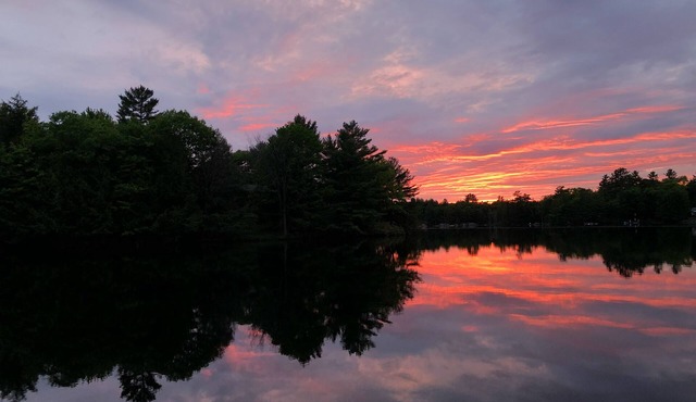 Cozy Family Cottage - Perfect for playing on the water and evenings on the deck.