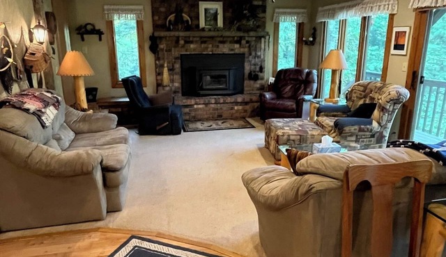 Cozy family cottage near Crystal Mountain on the Betsie River.
