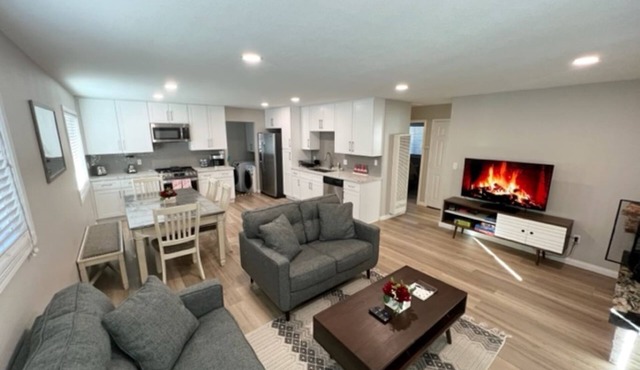 Cozy Family Cottage 15 mins from The Village