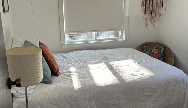 Cozy family cottage steps away from Lake Erie & a quick drive to Point Pelee.