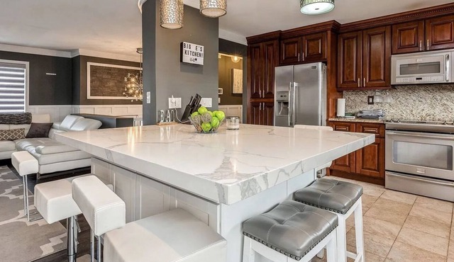 Cozy Family Escape by the Water