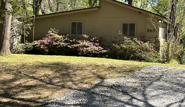 Cozy family fish camp on the Little Red River, a premier trout fishing stream!