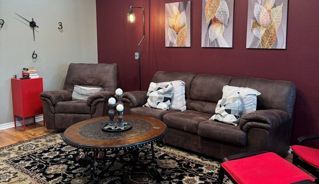 Cozy, Family Friendly 3-bedroom 2-bath house in South College Station