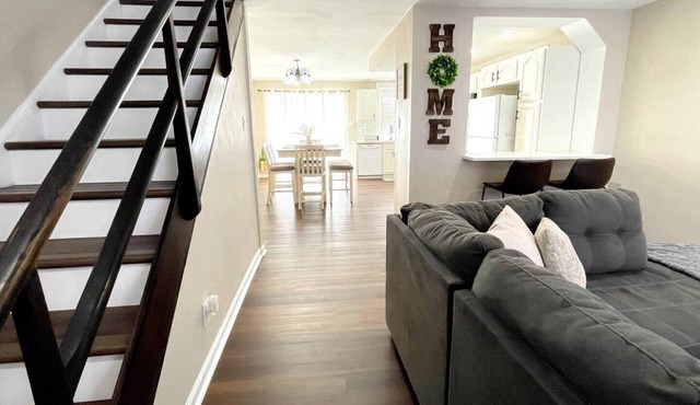 Cozy family friendly 3-bed home with new deck