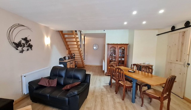 Cozy Family-Friendly Cottage Near Lake Pierre-Percée with Forest Views and Children's Amenities