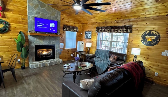 Cozy Family-Friendly Cabin with Deer Sightings