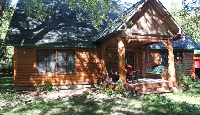 Cozy, Family Friendly Log Cabin Close To Everything!