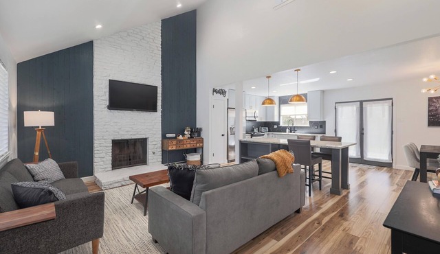 Cozy Family-Friendly 3bd/2ba, Loft Office/Playroom in NW Austin