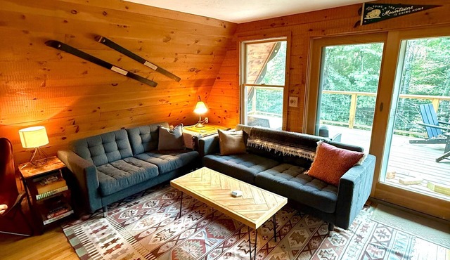 Cozy Family-Friendly A-Frame - 5 min to Windham Mt with AC