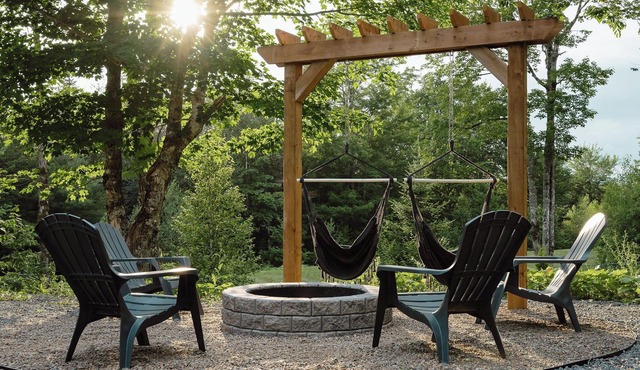 Cozy Family Friendly Cottage. Nearby lake and Ski Hill!