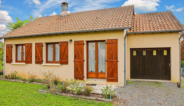 Cozy, family-friendly cottage with wood-burning stove, in a quiet location.