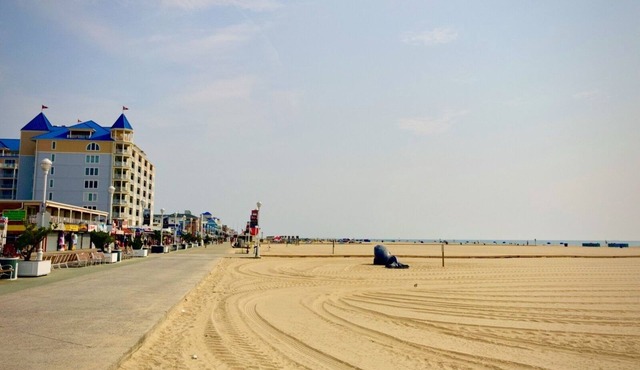 Cozy, family friendly cottage, 2 BR, 1 Bath, 10m to Ocean City, pool & clubhouse