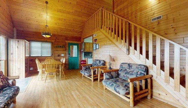 Cozy Family Friendly Green Cabin Unit A