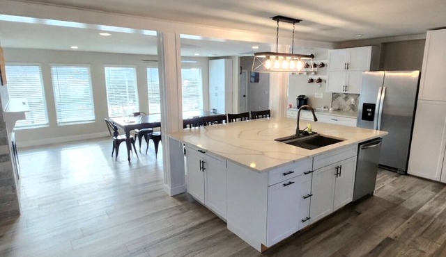 Cozy family friendly LAKEFRONT .6 acre home on secluded cul-de-sac street