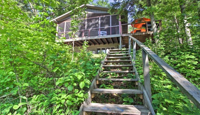 Cozy, Family Friendly Lake Cabin on Thunder Lake with Sunset Views