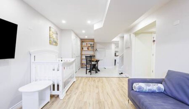 Cozy Family-Friendly Private Basement Suite