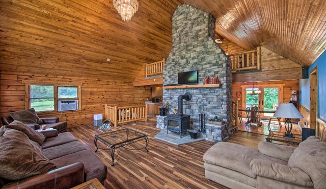 Cozy Family-Friendly Pine Grove Cabin with Fire Pit!
