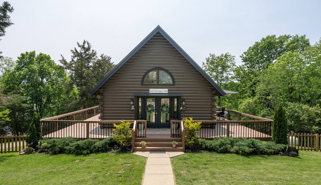 Cozy, family friendly country Side Cabin 15 Min to the Ark Encounter w/fire pit