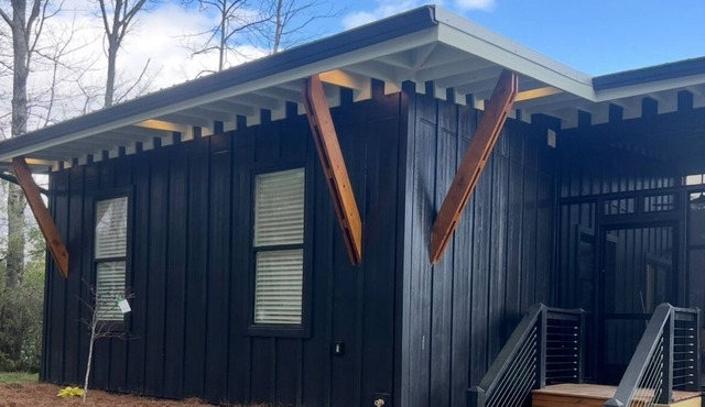Cozy family friendly 2 bedroom lakefront cottage in charming Tracy City TN