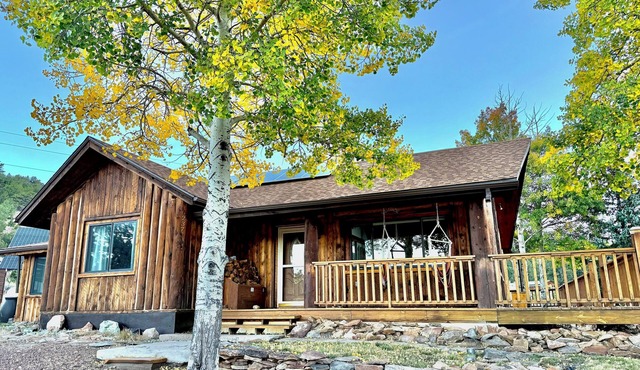 Cozy Family-Friendly Log Cabin Retreat in the Mountains
