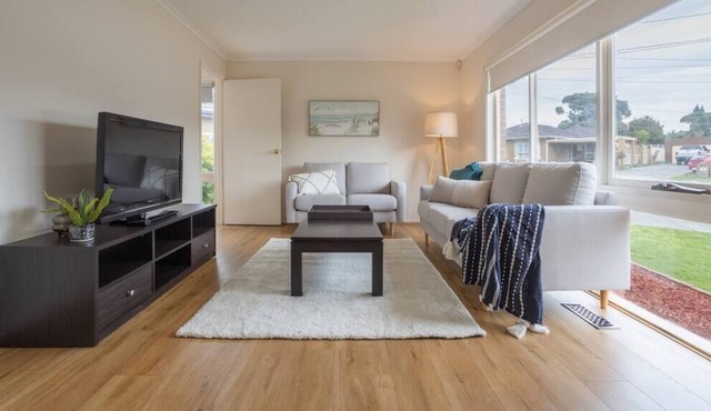 Cozy Family Friendly Werribee Home