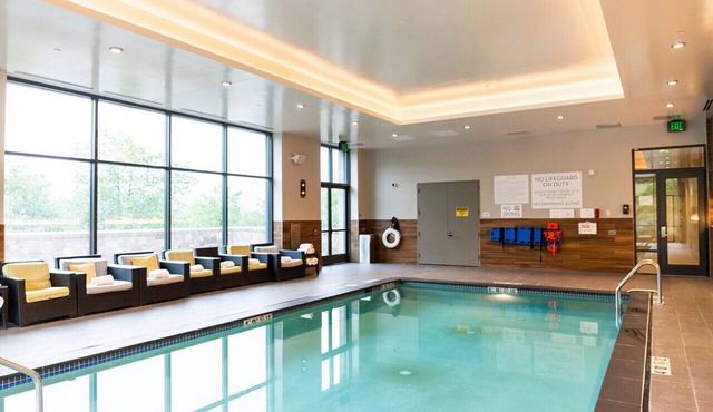 Cozy Family Getaway! 2 Relaxing Units w/Indoor Pool, Free Breakfast & Parking!