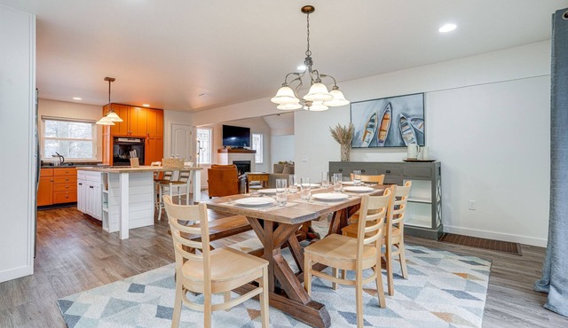 Cozy Family Getaway Steps from Little Paw Paw Lake